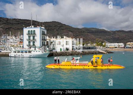 Sottomarino, di fronte all'ufficio portuale, Puerto de Mogan, Gran Canaria, Isole Canarie, Spagna, Piccola Venezia, Venezia del Sud, sottomarino giallo Foto Stock