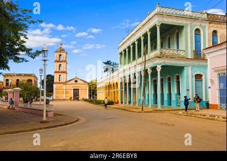 Chiesa Virgen del Buen Viaje, case coloniali, Remedios, Provincia di Santa Clara, Cuba Foto Stock