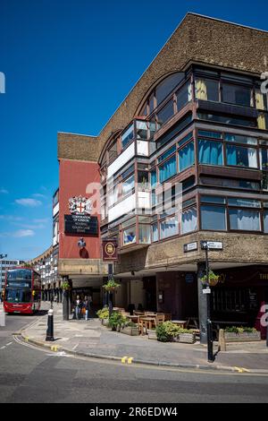 Crescent House Golden Lane Estate Goswell Rd C.London vicino al Barbican Center. 1962, architetti Chamberlin, Powell e Bon. Grado II* elencato. Foto Stock