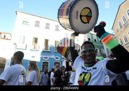 salvador, bahia, brasile - 29 maggio 2023: I membri della band Olodum esibirsi a Pelourinho, il centro storico di Salvador. Foto Stock