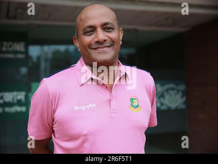 Hashan Tillakaratne, è il capo allenatore della squadra nazionale di cricket femminile del Bangladesh. Foto Stock