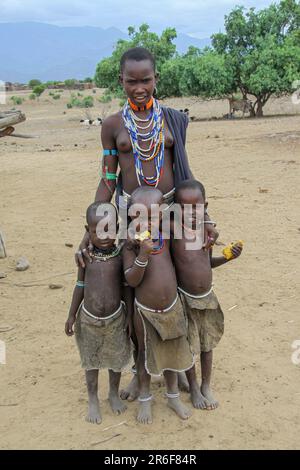 Membri della tribù Arbore fotografati nella valle di Omo, Etiopia, Foto Stock