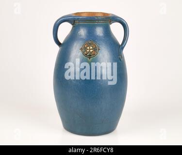 Antique 1900s Belgio Dutch Arts & Crafts Art Nouveau vaso di ceramica Foto Stock