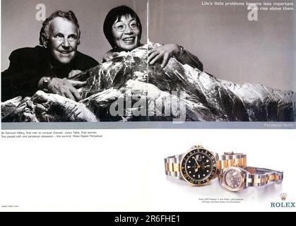 ROLEX GMT master II, ROLEX Lady Datejust guarda la pubblicità in una rivista 2001. Edmund Hillary, Junko Tabei primo uomo e donna a conquistare l'Everest Foto Stock