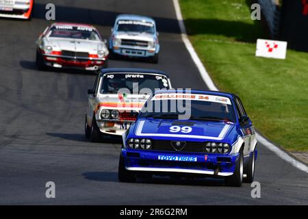 David Margulies, Alfa Romeo GTV6, HRDC ‘Gerry Marshall’ Trophy Series, oltre 30 vetture in griglia per una gara di quarantacinque minuti a due piloti con pre- Foto Stock