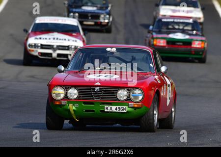 David Erwin, Alfa Romeo 2000 GTV, HRDC ‘Gerry Marshall’ Trophy Series, oltre 30 vetture in griglia per una gara di quarantacinque minuti a due piloti con pre- Foto Stock