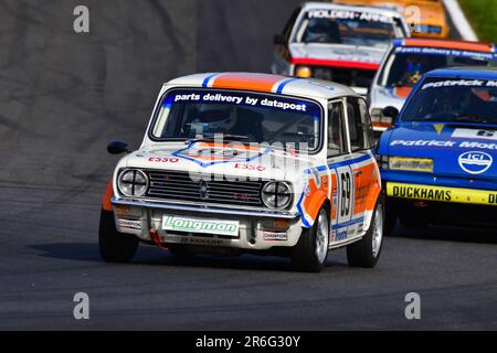 Rupert Deeth, Austin Mini 1275 GT, HRDC ‘Gerry Marshall’ Trophy Series, oltre 30 vetture in griglia per una gara di quarantacinque minuti a due piloti con prefinale Foto Stock