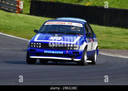 David Margulies, Alfa Romeo GTV6, HRDC ‘Gerry Marshall’ Trophy Series, oltre 30 vetture in griglia per una gara di quarantacinque minuti a due piloti con pre- Foto Stock