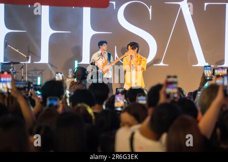 Siam Square, Bangkok, Thailandia - Apr 14, 2023 Songkran Festival, Concerti nel Songkran Festival a Siam Paragon Bangkok, Thailandia. Foto Stock