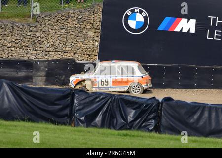 Whoops, Rupert Deeth, Austin Mini 1275 GT, HRDC ‘Gerry Marshall’ Trophy Series, oltre 30 vetture in griglia per una gara di quarantacinque minuti a due piloti Foto Stock