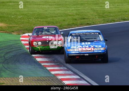 Michael Whitaker, Rover SD1, David Erwin, Alfa Romeo 2000 GTV, HRDC ‘Gerry Marshall’ Trophy Series, oltre 30 vetture in griglia per un tempo di quarantacinque minuti t. Foto Stock