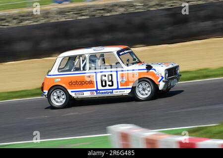 Rupert Deeth, Austin Mini 1275 GT, HRDC ‘Gerry Marshall’ Trophy Series, oltre 30 vetture in griglia per una gara di quarantacinque minuti a due piloti con prefinale Foto Stock