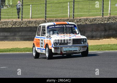 Rupert Deeth, Austin Mini 1275 GT, HRDC ‘Gerry Marshall’ Trophy Series, oltre 30 vetture in griglia per una gara di quarantacinque minuti a due piloti con prefinale Foto Stock