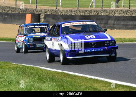 David Margulies, Alfa Romeo GTV6, HRDC ‘Gerry Marshall’ Trophy Series, oltre 30 vetture in griglia per una gara di quarantacinque minuti a due piloti con pre- Foto Stock