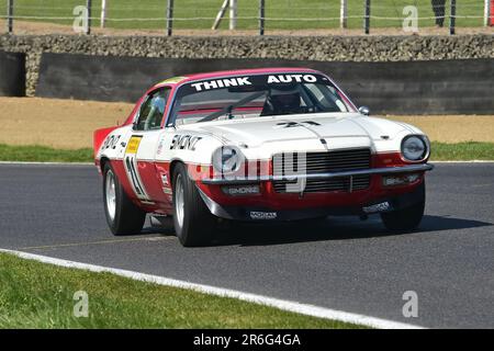 Graham Bryant, Chevrolet Camaro Z28, HRDC ‘Gerry Marshall’ Trophy Series, oltre 30 vetture in griglia per una gara di quarantacinque minuti a due piloti con p Foto Stock