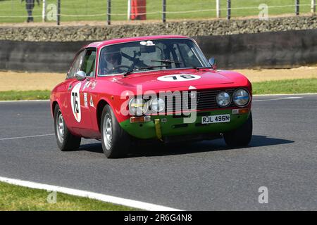 David Erwin, Alfa Romeo 2000 GTV, HRDC ‘Gerry Marshall’ Trophy Series, oltre 30 vetture in griglia per una gara di quarantacinque minuti a due piloti con pre- Foto Stock