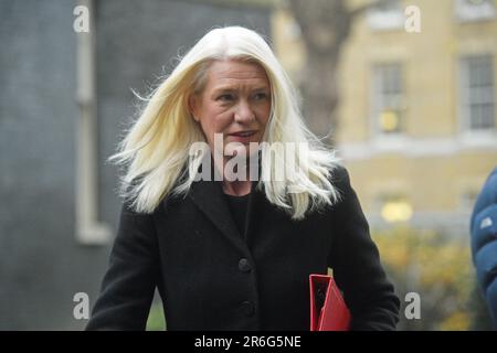 Foto del file datata 08/12/2020 di Amanda Milling, Ministro senza portafoglio presso l'Ufficio del Gabinetto, che arriva a Downing Street, Londra, prima della riunione settimanale del Gabinetto del governo presso l'Ufficio degli Esteri e del Commonwealth (FCO). La fresatura riceverà una dannazione nella lista degli onori delle dimissioni da tempo attesa di Boris Johnson, pubblicata dal Governo. Data di emissione: Venerdì 9 giugno 2023. Foto Stock