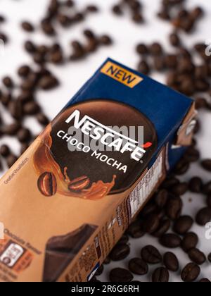 Bangal occidentale, India - 20 maggio 2023 : NESCAFE foto scattate su sfondo diverso. Foto Stock