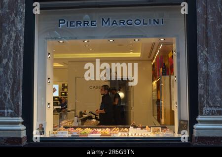 Vetrina 'Pierre Marcolini', negozio di caramelle e cioccolatiere di Bruxelles, ottobre 2017 15th. Foto Stock