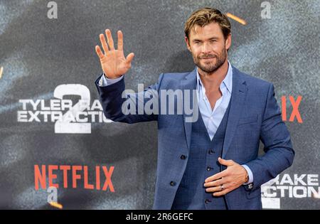 Berlino, Germania. 09th giugno, 2023. Chris Hemsworth, attore, arriva per una proiezione speciale del film 'Tyler Rake: Extraction 2'. Il film d'azione 'Tyler Rake: Extraction 2' sarà disponibile tramite Netflix a partire dal 16 giugno 2023. Credit: Fabian Sommer/dpa/Alamy Live News Foto Stock