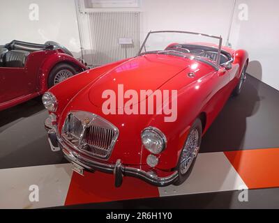 ROMANSHORN, SVIZZERA - 4 GIUGNO 2023: MGA Roadster nel museo di Romanshorn Autobau erlebniswelt Foto Stock