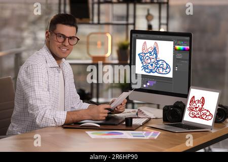 Animatore sul posto di lavoro. Computer moderni con illustrazioni Foto Stock