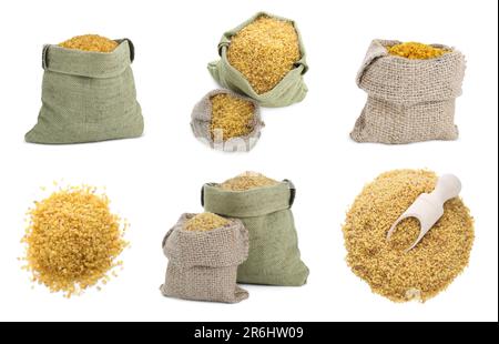 Collage con borse e mucchi di bulgur non cotti su fondo bianco Foto Stock