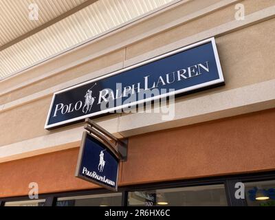 Polo Ralph Lauren segno, logo sulla facciata del negozio al centro commerciale Outlets at Tejon - California, USA - 2023 Foto Stock