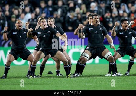 La Nuova Zelanda esegue un Haka prima della partita contro il Giappone in una partita in piscina Una partita della Coppa del mondo di rugby 2011, Waikato Stadium, Hamilton, Nuova Zelanda, Venerdì, Settembre 16, 2011. Foto Stock