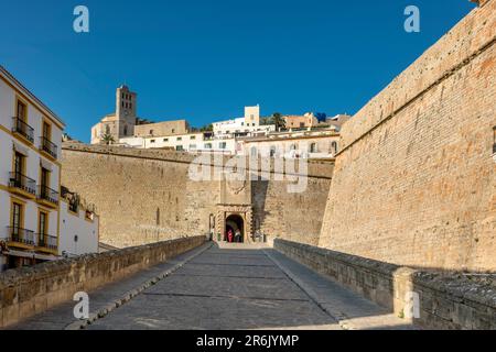 PORTAL DE SES TAULES FORTEZZA CENTRO STORICO IBIZA ISOLE BALEARI SPAGNA Foto Stock