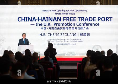 Londra, Gran Bretagna. 9th giugno, 2023. L'ambasciatore cinese nel Regno Unito (Regno Unito) Zheng Zeguang consegna un discorso a China Hainan Free Trade Port -- il Regno Unito Conferenza di promozione a Londra, Gran Bretagna, 9 giugno 2023. Credit: Stefano Chung/Xinhua/Alamy Live News Foto Stock