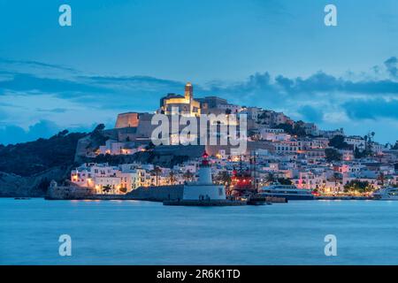 BOTAFOCH FARO CITTÀ VECCHIA SKYLINE IBIZA ISOLE BALEARI SPAGNA Foto Stock