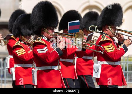 Westminster, Londra, Regno Unito. 10th Giu, 2023. La ricerca del colore avrà luogo il 17th giugno, e sarà la prima sotto re Carlo III La revisione è una valutazione finale della parata militare prima che l'evento completo si svolga la prossima settimana. Le truppe passarono giù per il Mall per la recensione sulla Horse Guards Parade. Trombonista della banda delle Guardie Scozzesi Foto Stock