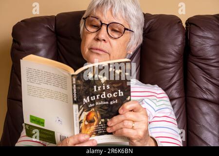 Iris Murdoch il libro della ragazza italiana Foto Stock