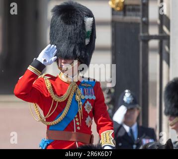 Londra, Regno Unito 10 giugno 2023. Il Colonnello's Review, la prova finale per Trooping the Colour, si svolge nel giorno più caldo dell'anno a Londra con HRH il Principe del Galles (fotografia) che partecipa come Regimental Colonnello Welsh Guards. La prova Trooping the Colour è rivista da sua altezza reale il Principe di Galles e comprende 250 soldati delle 1st guardie di Grenadier di Battaglione, 1st guardie di Coldstream di Battaglione, 1st guardie irlandesi di Battaglione e, per la prima volta, 1st guardie di Londra di Battaglione (l'unità di riserva delle guardie a piedi), Che costeggiano il percorso processionale lungo il Mall. Credito: Foto Stock