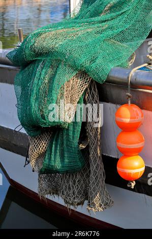 Emilia Romagna, Mare Adriatico Italiano, Cervia, al porto, boe Foto Stock
