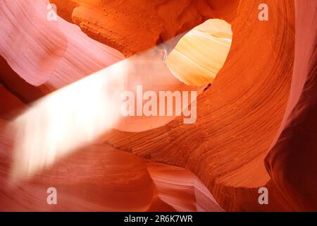 Lower Antelope Canyon, slot Canyon, Navajo Reservation, Page, Arizona, STATI UNITI Foto Stock