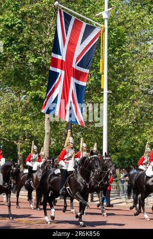 Westminster, Londra, Regno Unito. 10th Giu, 2023. La ricerca del colore avrà luogo il 17th giugno, e sarà la prima sotto re Carlo III La revisione è una valutazione finale della parata militare prima che l'evento completo si svolga la prossima settimana. Le truppe passarono giù per il Mall per la recensione sulla Horse Guards Parade Foto Stock