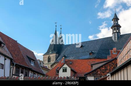 Centro storico di Quedlinburg con la Chiesa di San Blasii, patrimonio dell'umanità dell'UNESCO, Quedlinburg, Sassonia-Anhalt, Germania Foto Stock