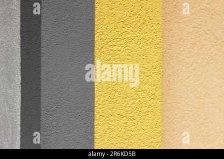 Un'animata opera d'arte astratta caratterizzata da una gamma di tonalità gialle e grigie con un motivo distintivo Foto Stock