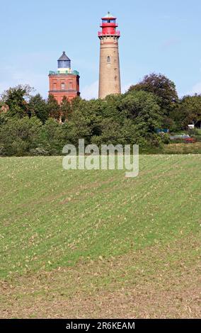 Faro nuovo e vecchio a Cape Arkona su R Foto Stock