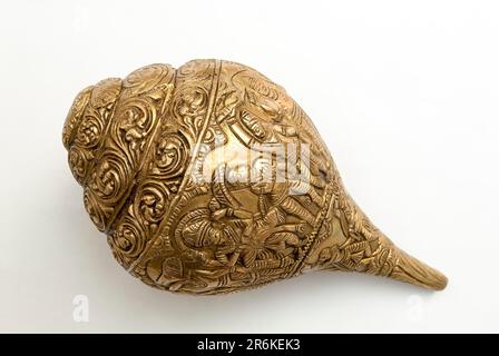 Lord Vishnu Dasavathaaram Scene scolpite su conchiglia di ottone antico, Tamil Nadu, India, Asia Foto Stock
