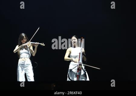 Stadio Olimpico , Roma, Italia, 09 giugno 2023, Violinista di Gazzelle durante Gazzelle - Stadio Olimpico - Concerto di Musica della cantante italiana Foto Stock