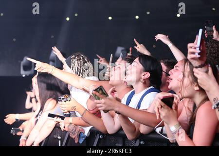 Stadio Olimpico , Roma, Italia, 09 giugno 2023, Fan durante il concerto di Gazzelle - Stadio Olimpico - cantante italiana Foto Stock