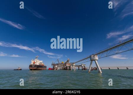 Il Phosphate Wharf del Porto di Laayoune: Una vista dall'Oceano Foto Stock