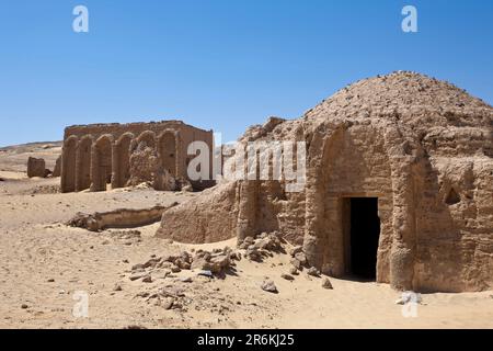 Necropoli di El Bagawat, Oasi di Kargha, deserto libico, Egitto Foto Stock