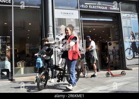 FRANCIA. PARIGI (75) 19° DISTRETTO. MAGASIN VELO. ELETTRIQUE. NEGOZIO DI BICICLETTE ELETTRICHE Foto Stock