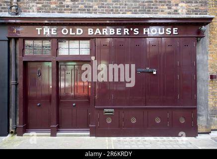 Londra, Regno Unito - Maggio 17 2023: The Old Barber's House a Puma Court a Spitalfields, nella zona est di Londra. Foto Stock