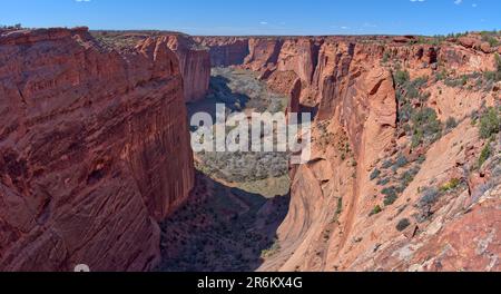 Spring Canyon nel Canyon De Chelly National Monument visto dalla Sliding House si affaccia sul bordo sud Foto Stock