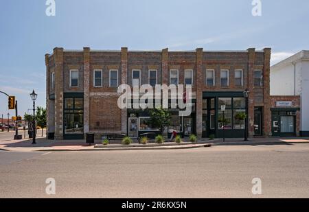 Medicine Hat, Alberta, Canada – 06 giugno 2023: Storico edificio in mattoni nel centro città Foto Stock